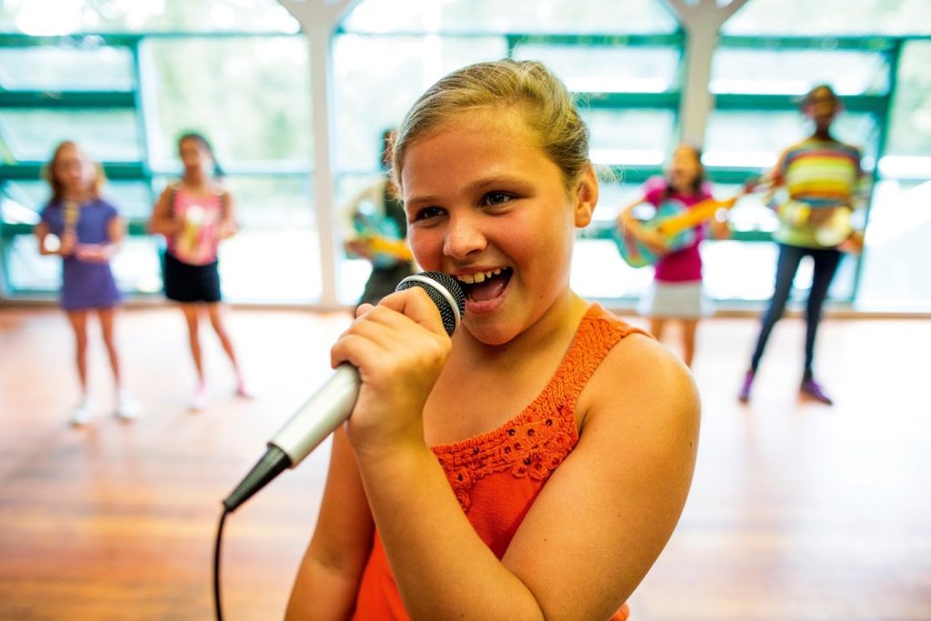 girl-scout-singing